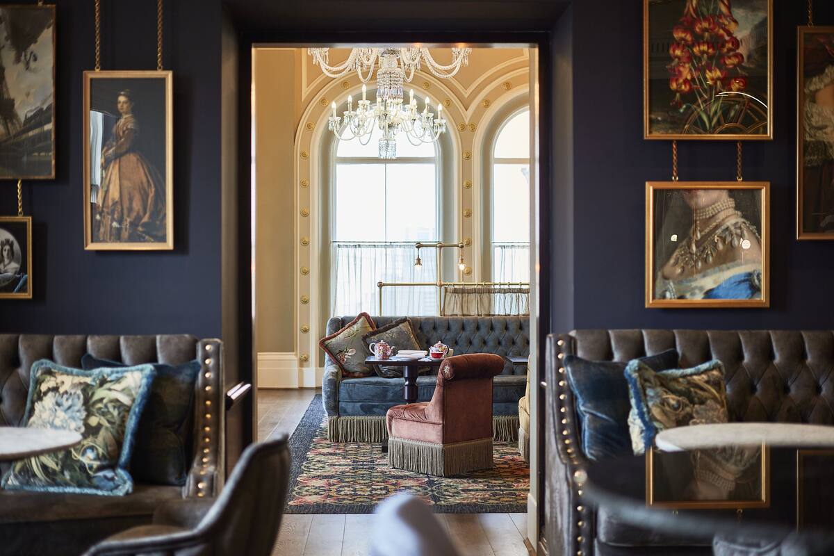 serves lunch and dinner