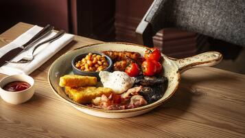 Daily buffet breakfast (GBP 21.50 per person)