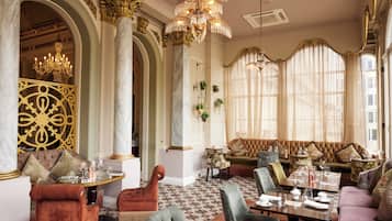 Daily buffet breakfast (GBP 21.50 per person)