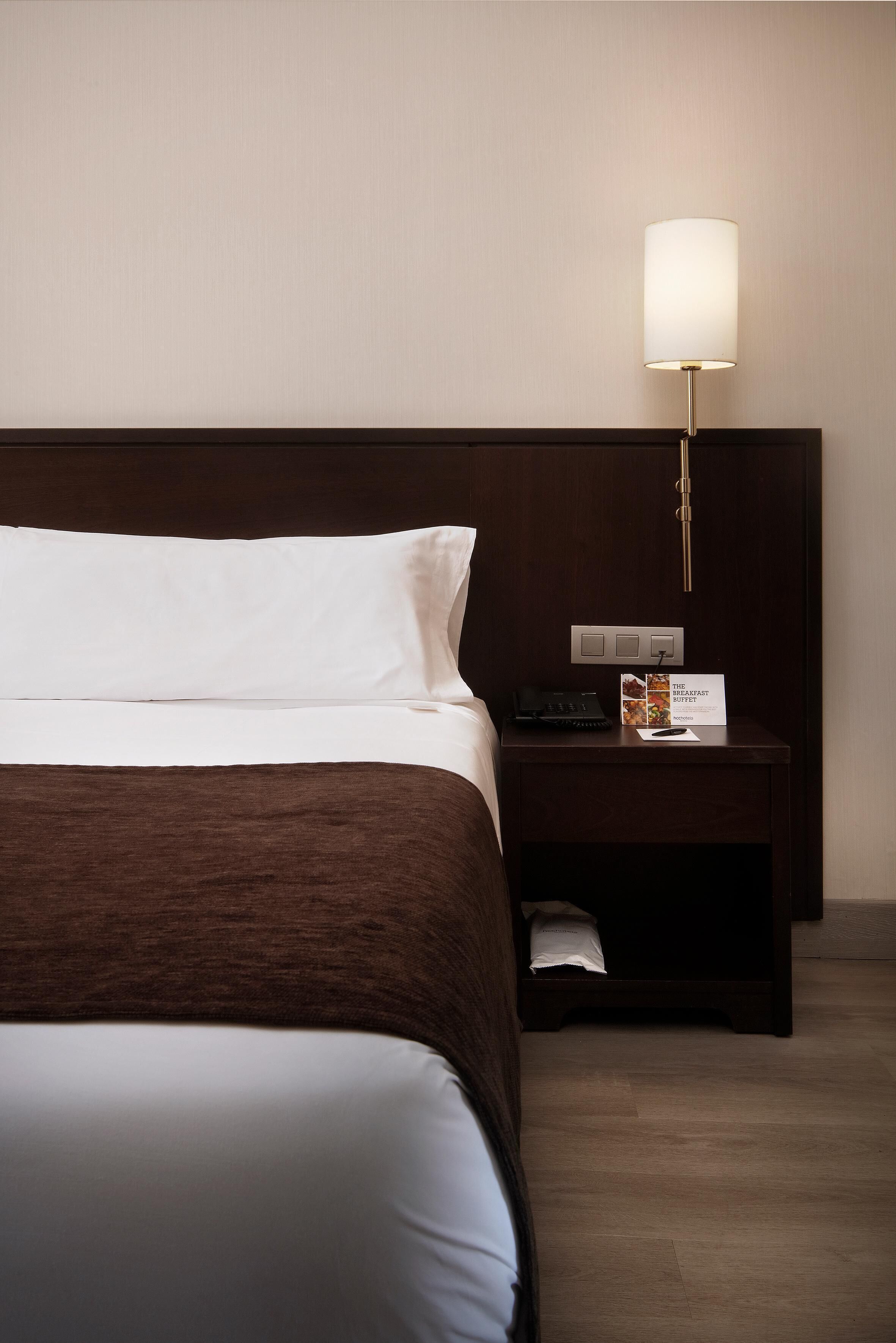 Double Room Single Use | Minibar, in-room safe, desk, laptop workspace