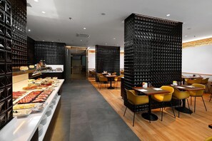 Daily buffet breakfast (EUR 15.40 per person)