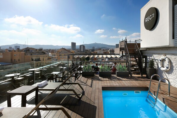 Seasonal outdoor pool - Hotel HCC Regente (Barcelona)