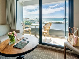 Chambre Supérieure, 1 grand lit et 1 canapé-lit, balcon, vue mer | Literie de qualité supérieure, minibar, coffres-forts dans les chambres