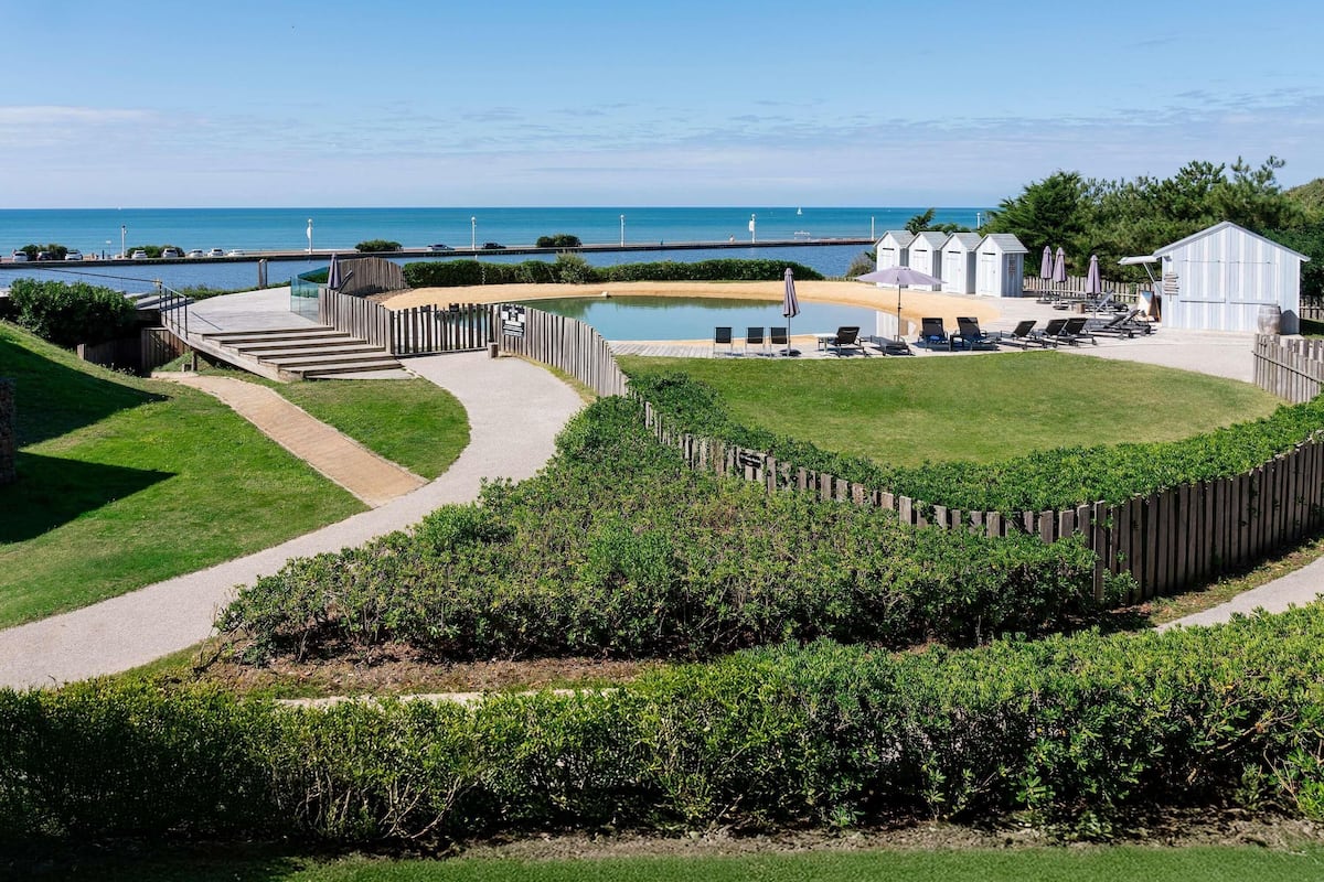 Hochwertige Bettwaren, Minibar, Zimmersafe, Schreibtisch