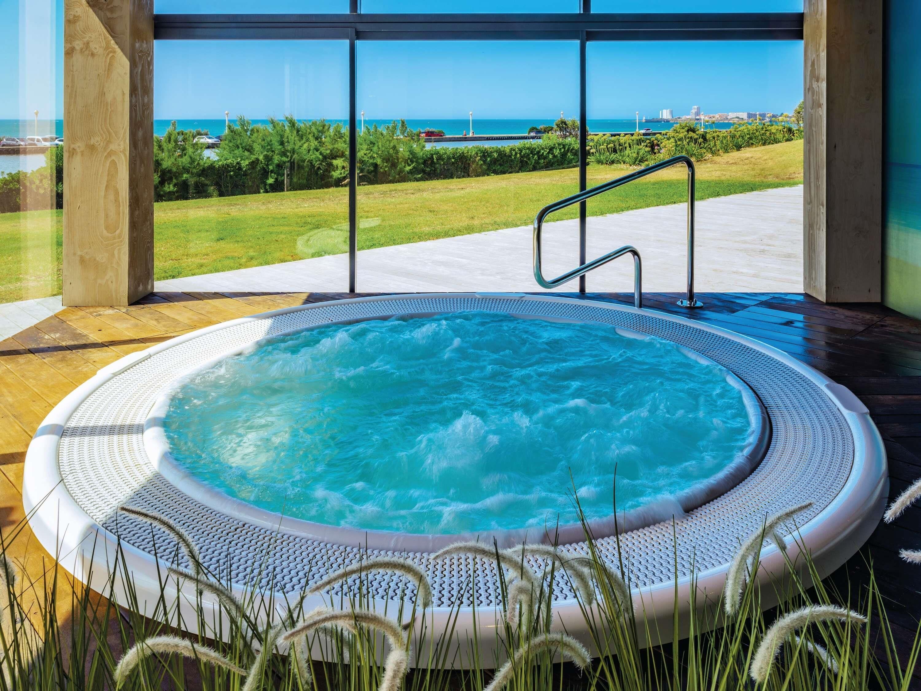Sauna, hot tub, steam room, Turkish bath, body treatments, hydrotherapy