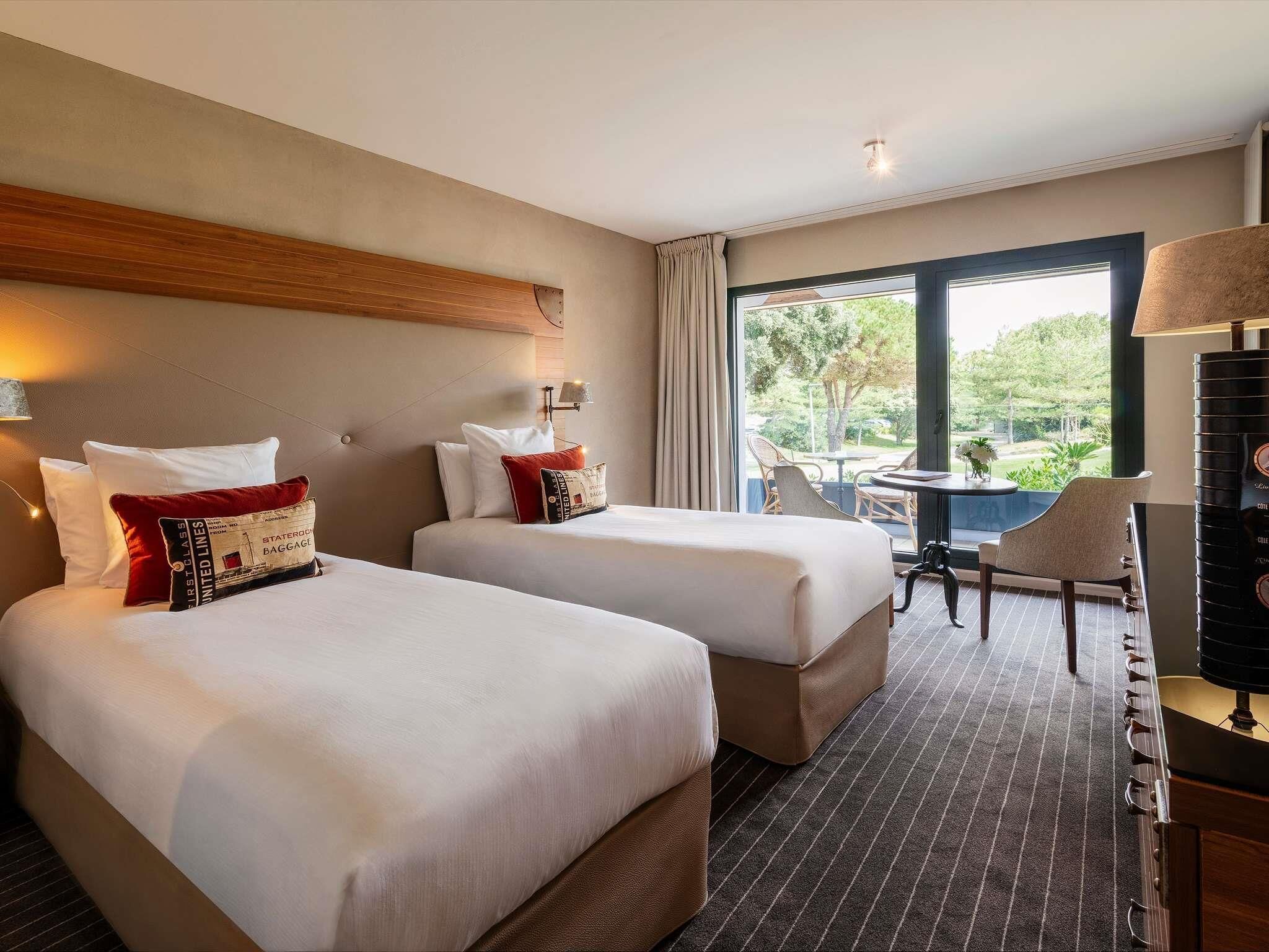 Classic Room, Balcony (Pine Forest Side), 1 Queen Bed or 2 Single Beds