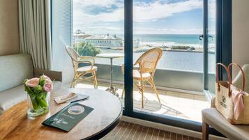 Chambre Supérieure, 1 grand lit et 1 canapé-lit, balcon, vue mer | Literie de qualité supérieure, minibar, coffres-forts dans les chambres