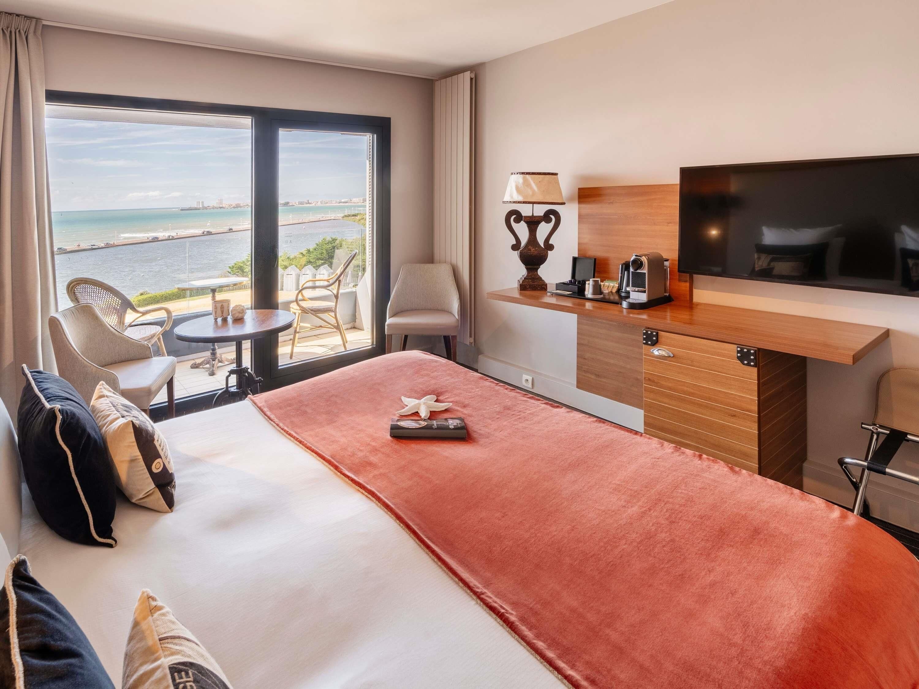 Chambre Supérieure, 1 grand lit et 1 canapé-lit, balcon, vue mer