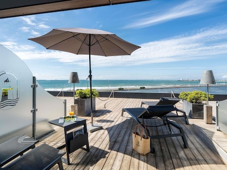 Superior Room, 1 Queen Bed with Sofa bed, Terrace, Sea View. Côte Ouest Thalasso & Spa Les Sables d'Olonne - MGallery Collection