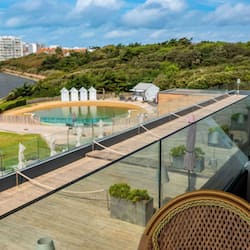 Habitación Deluxe, 1 cama Queen size y sofá cama, Terraza, vista al mar | Ropa de cama de alta calidad y minibar