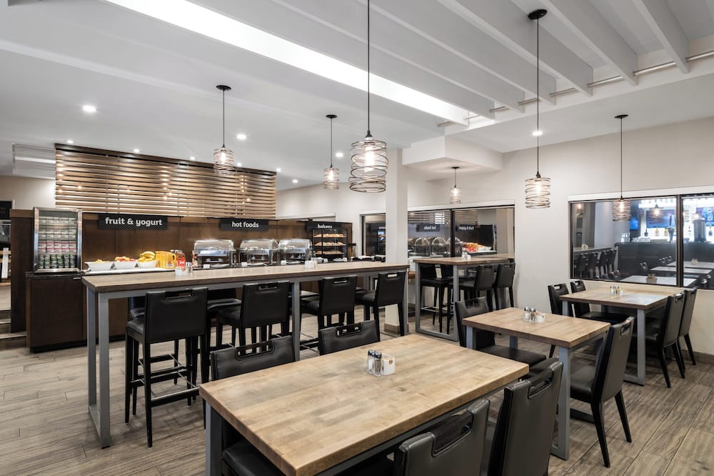 Holiday Inn Calgary-Airport by IHG