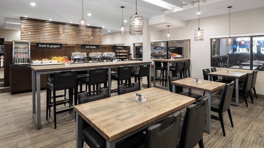 Holiday Inn Calgary-Airport by IHG