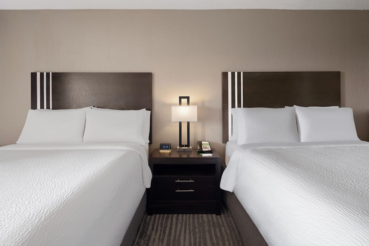 Chambre Standard, 2 grands lits (Low Floor) | Surmatelas, bureau, rideaux occultants, fer et planche à repasser