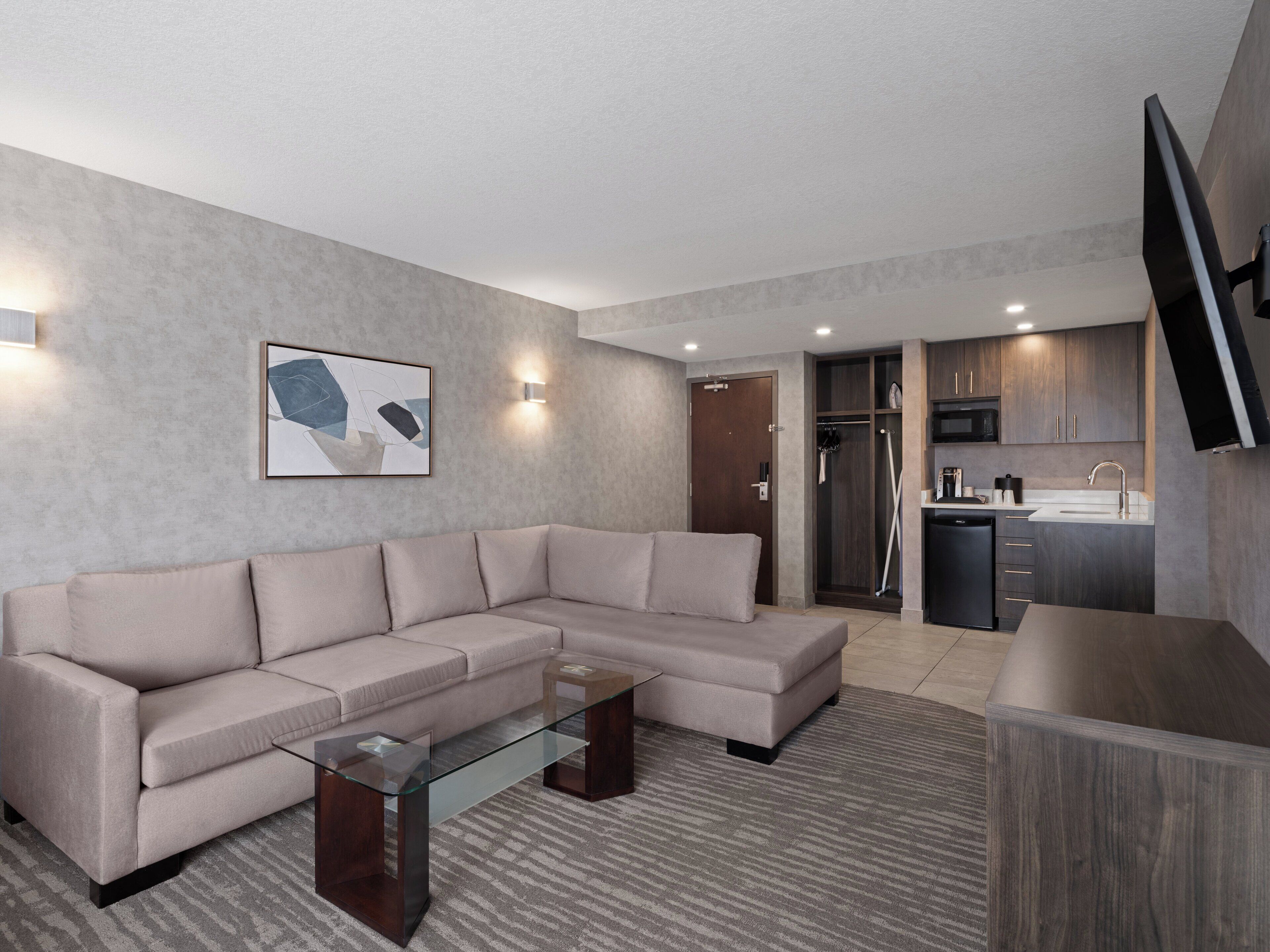 Suite, 1 kingsize bed, bubbelbad | Pillowtop-bedden, een bureau, verduisterende gordijnen