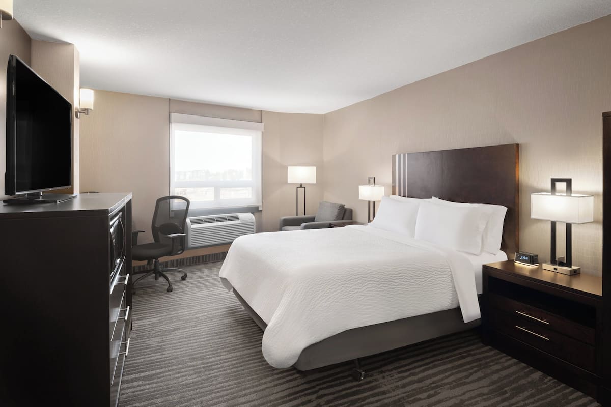 Standard Room, 1 Queen Bed, Accessible (Mobility)
