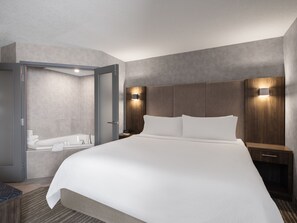 套房, 1 张特大床, 按摩浴缸 | 加厚床垫、办公桌、遮光窗帘、熨斗/熨衣板