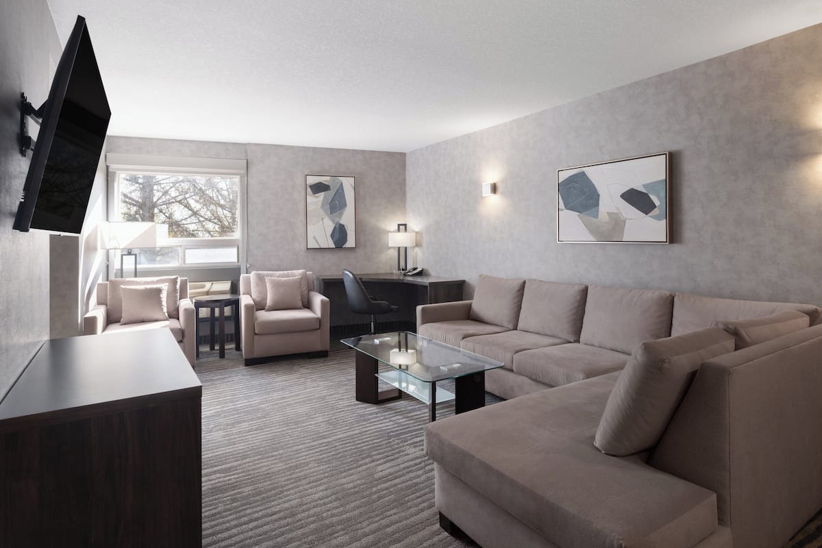 Suite, 1 King Bed, Jetted Tub