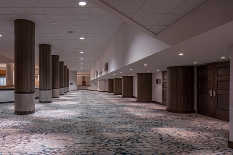 Hyatt Regency Indianapolis - Image 25