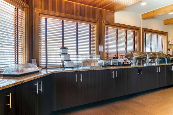 Serveert ontbijt en diner