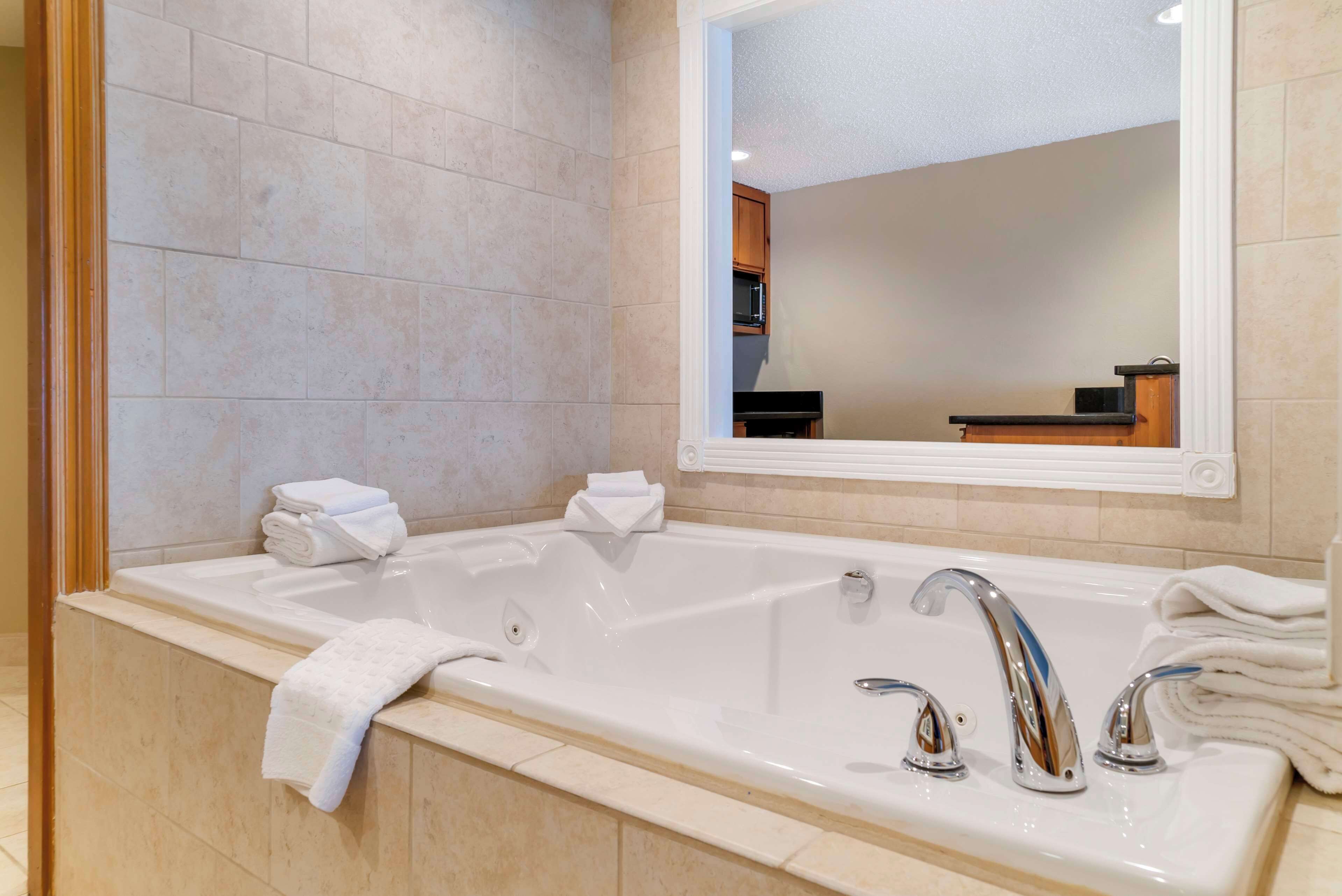 suite, 2 queen beds, non smoking, jetted tub | bathroom | combined shower/bathtub, free toiletries, hair dryer, towels