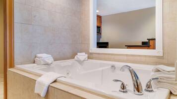 Suite, 2 Queen Beds, Non Smoking, Jetted Tub | Bathroom | Combined shower/tub, free toiletries, hair dryer, towels