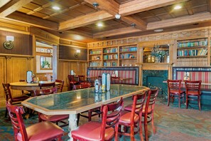Breakfast and dinner served - Best Western Greenfield Inn (Allen Park)
