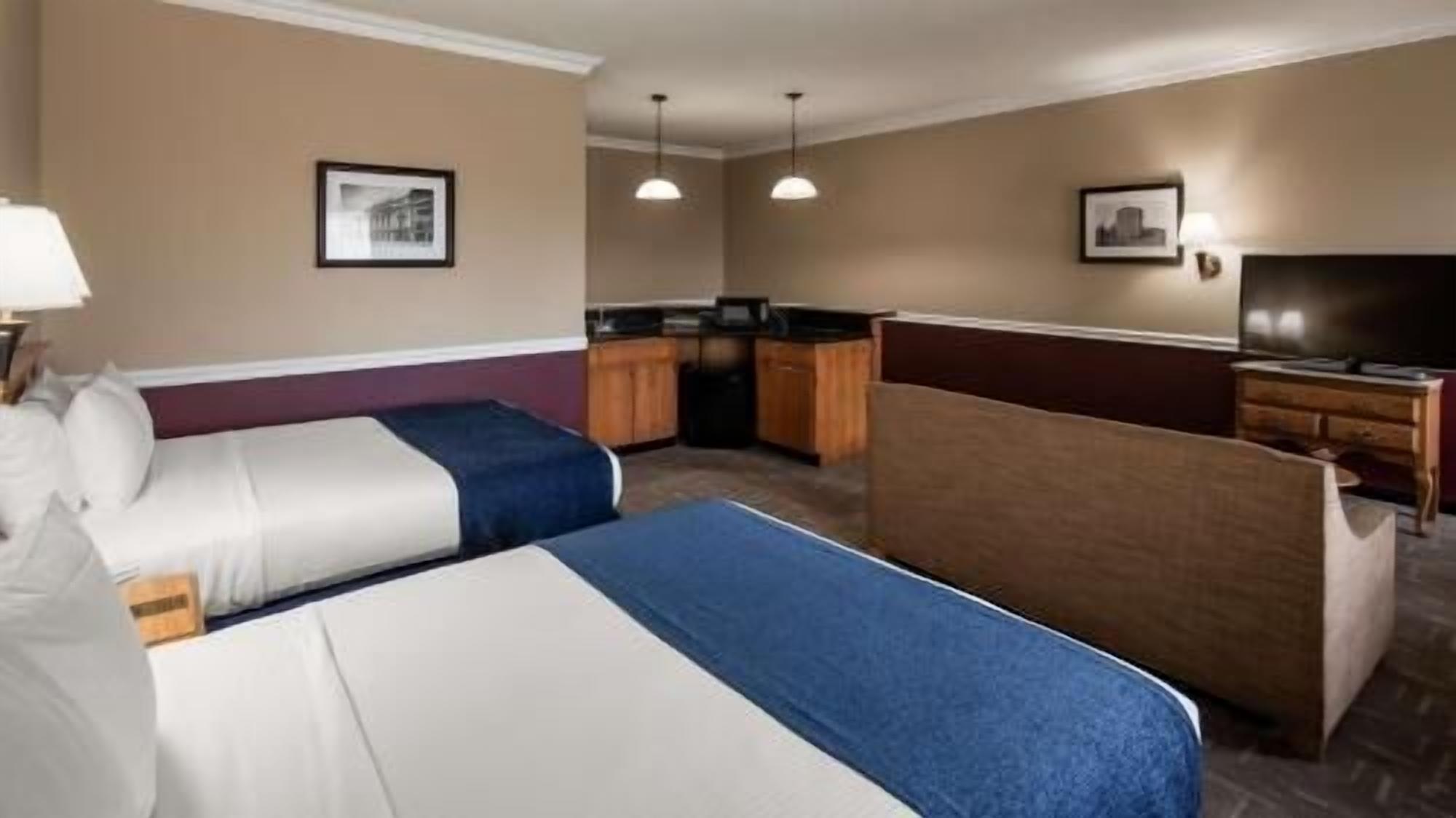 In-room safe, desk, laptop workspace, blackout drapes