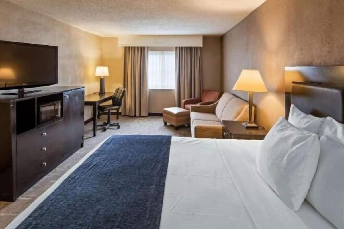 In-room safe, desk, laptop workspace, blackout curtains