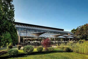 Breakfast, lunch and dinner served