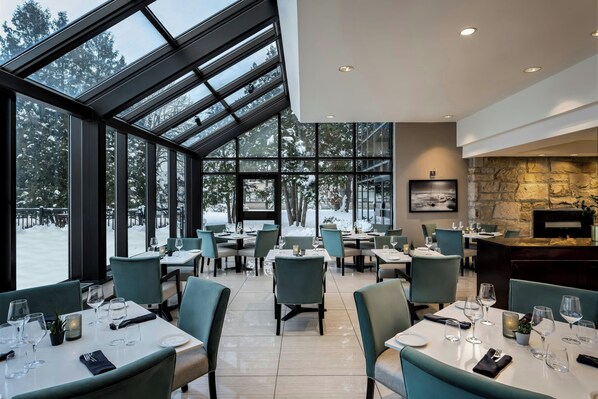 Petit déjeuner, déjeuner et dîner servis sur place