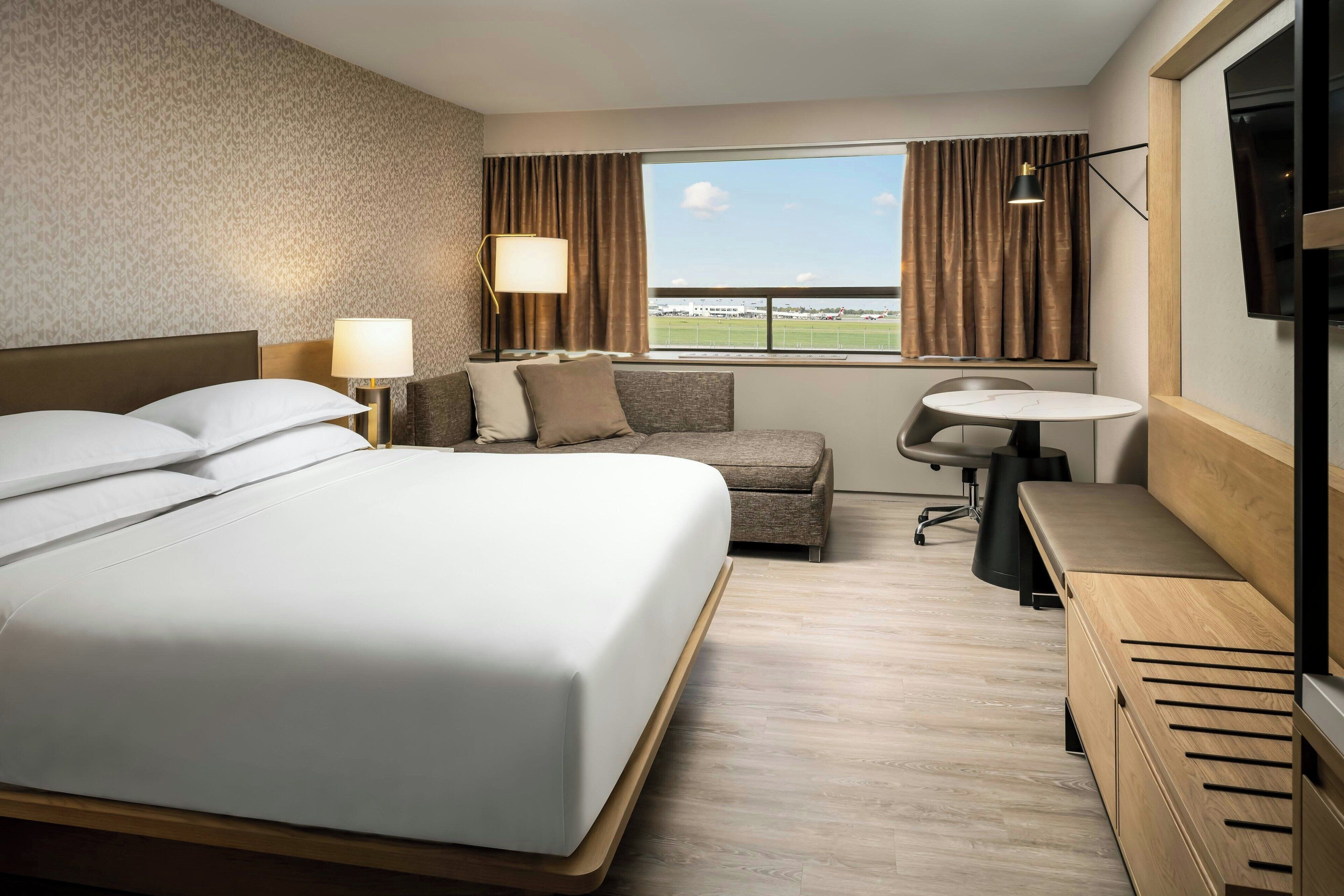 room, 1 king bed, non smoking | premium bedding, down duvets, pillow-top beds, in-room safe