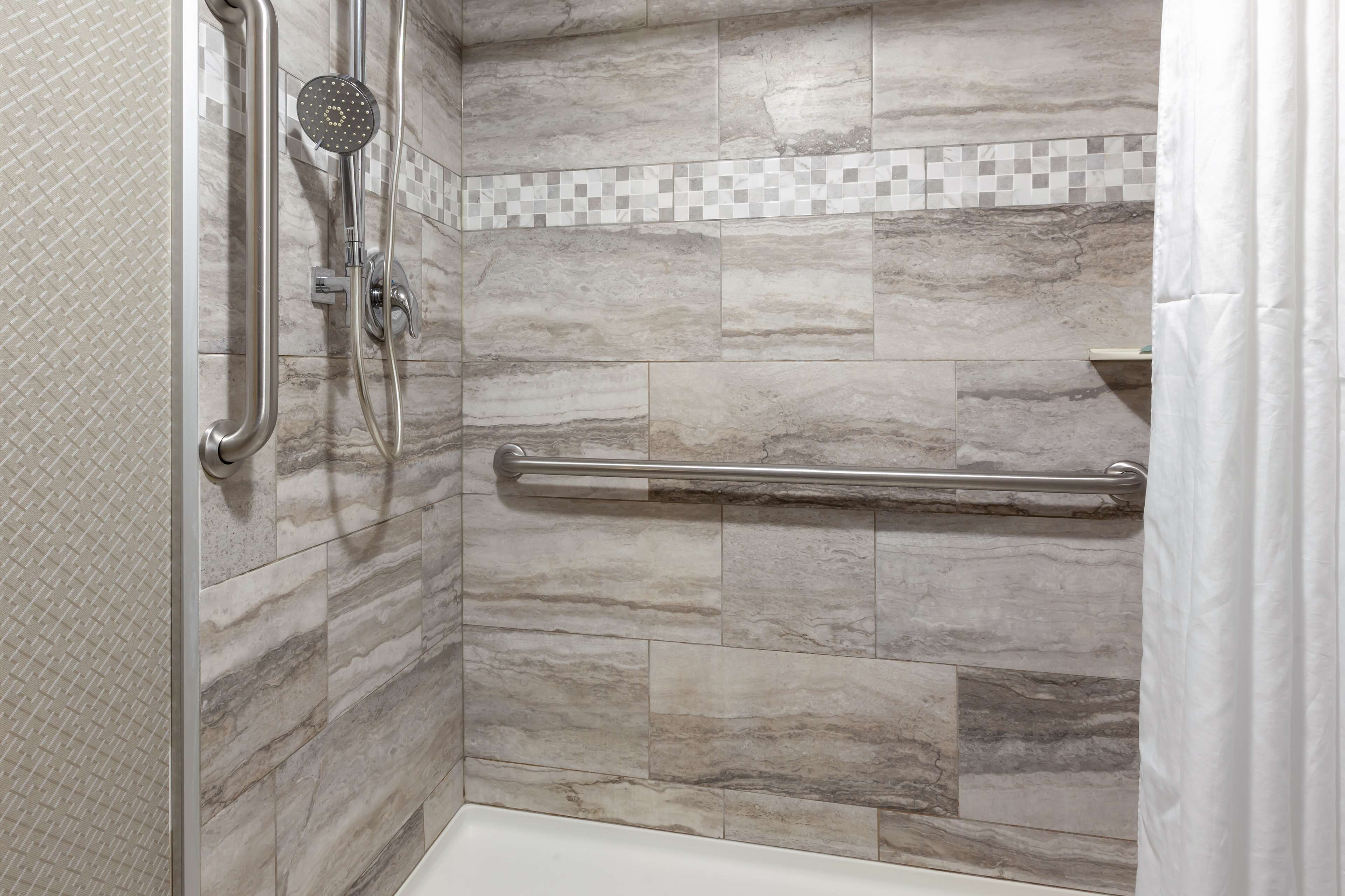 combined shower/bathtub, eco-friendly toiletries, hair dryer, towels