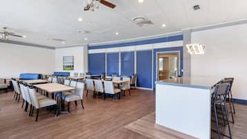 Bao gồm bữa sáng buffet hàng ngày