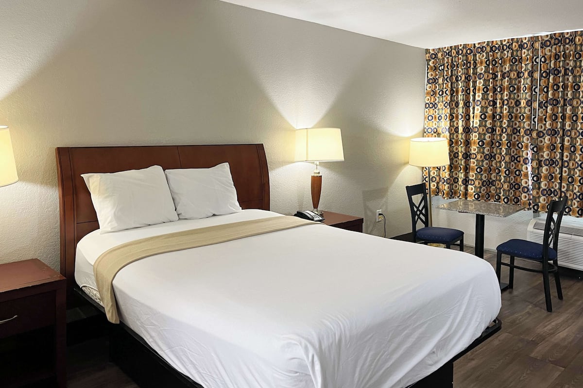 Desk, free WiFi, bed sheets