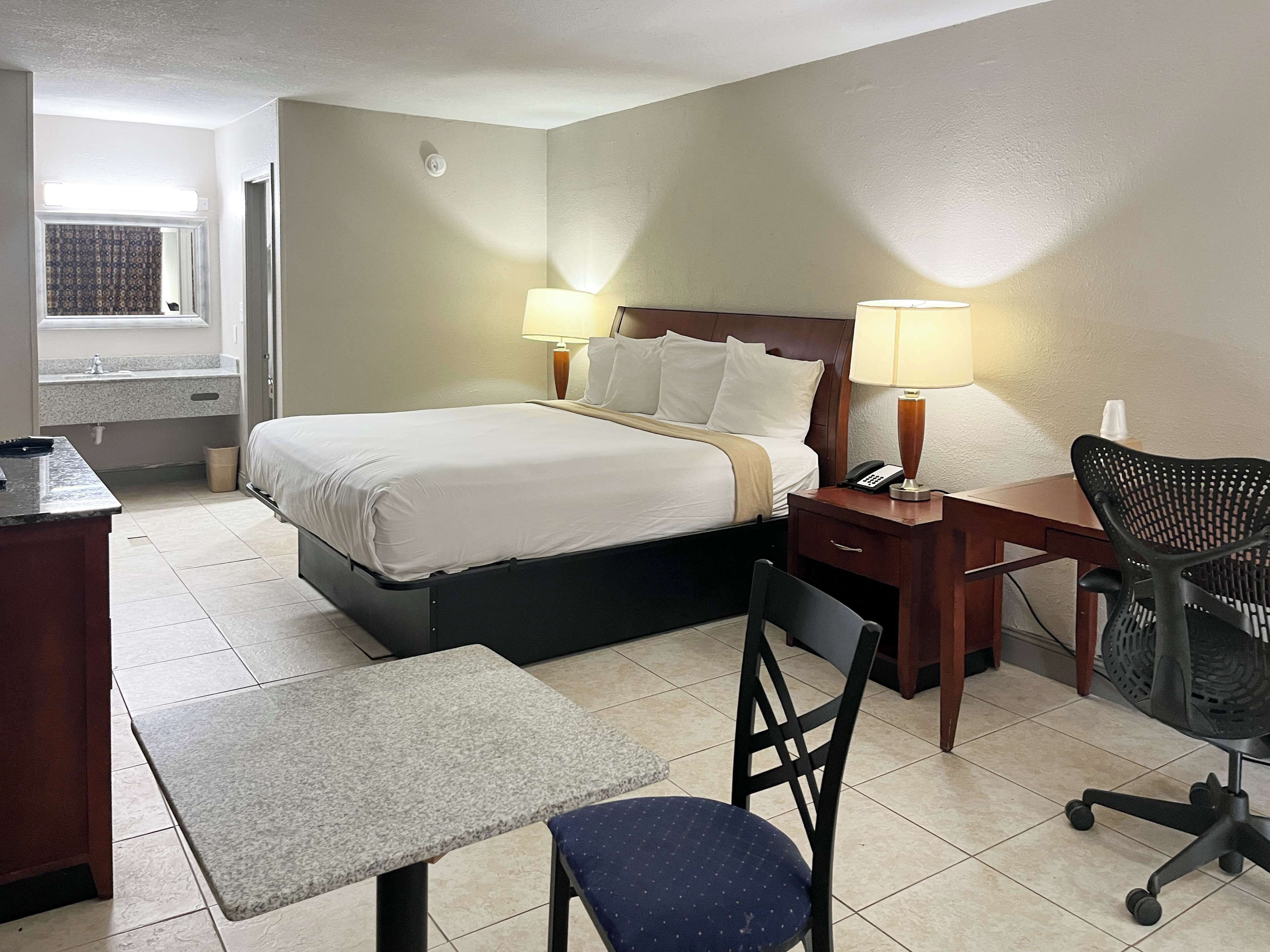 Schreibtisch, kostenloses WLAN, Bettwäsche