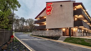 Unclassified image, 5 of 32, button - Red Roof Inn Washington DC - Lanham (Lanham)