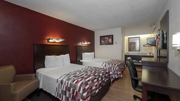 Skrivebord, wi-fi (inkludert), sengetøy og vekkerklokke