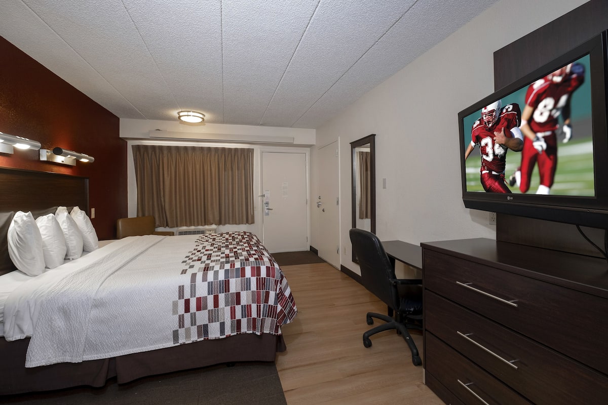 Chambre Standard, 1 très grand lit, accessible aux personnes à mobilité réduite (Smoke Free)