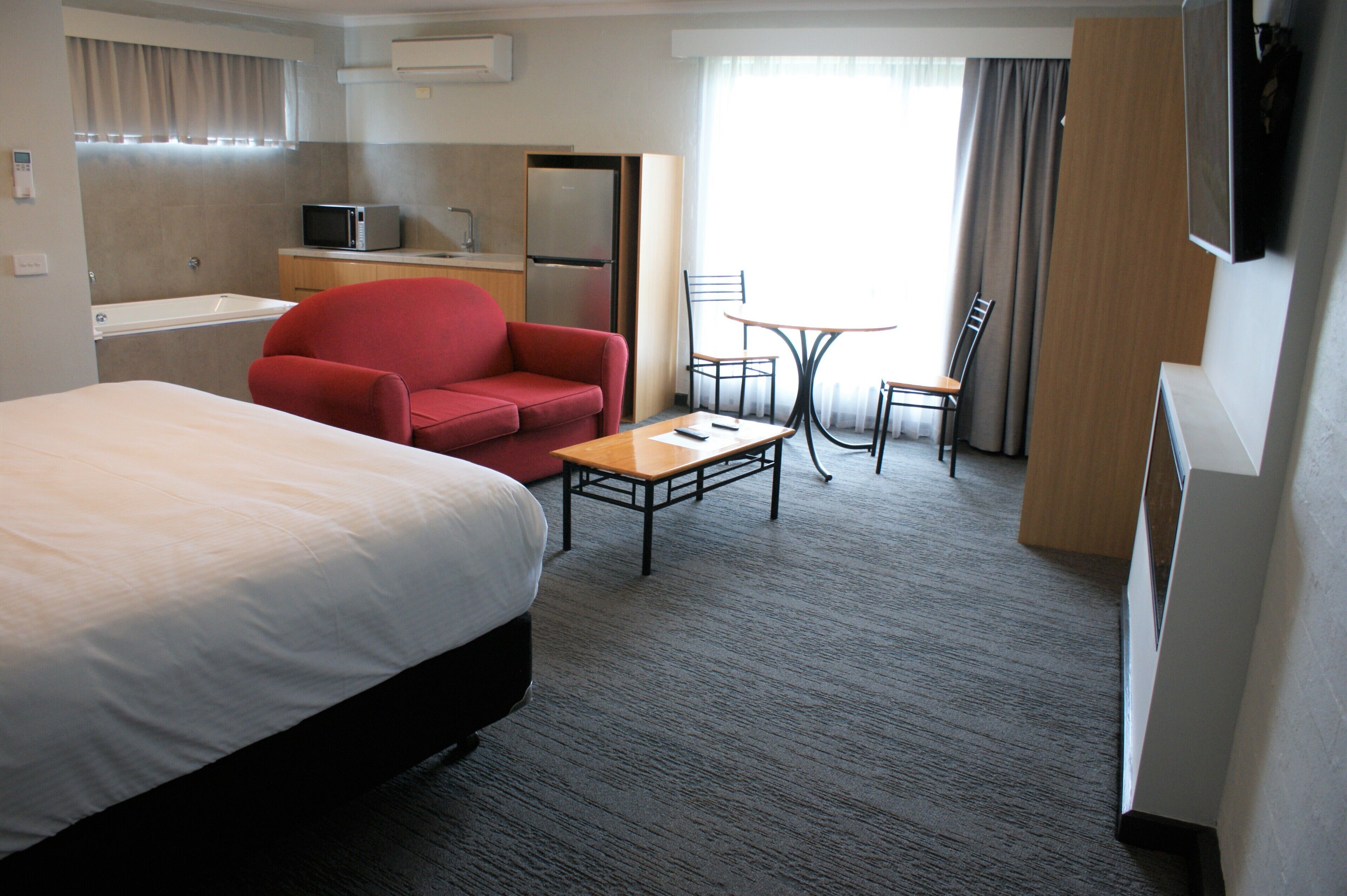suite, 1 king bed, non smoking, kitchenette | room amenity
