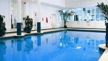 Indoor pool, sun loungers