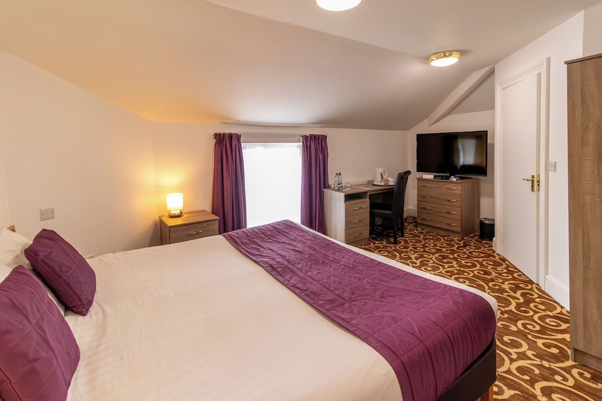 Desk, iron/ironing board, free WiFi, bed sheets