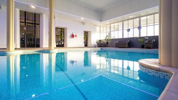 Indoor pool, sun loungers