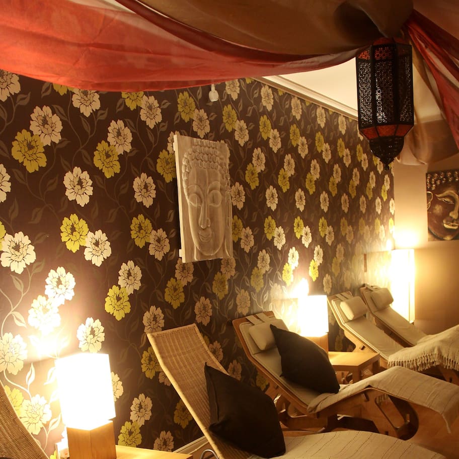 Sauna, hammam, soins corporels, massages des tissus profonds