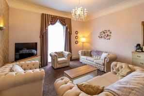 Suite | Living area | Flat-screen TV - Palace Hotel & Spa Buxton (Buxton)