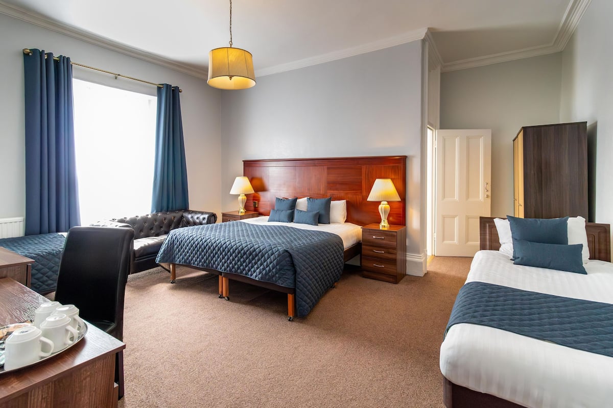 Family Room, Multiple Beds
