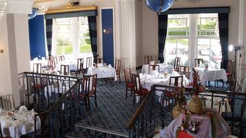 Breakfast and dinner served