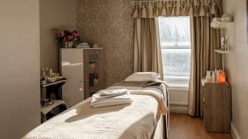 Sauna, Dampfbad, Körperbehandlungen, Tiefengewebe-Massagen