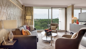 Executive Suite, 1 King Bed, Non Smoking | Living area | 42-inch flat-screen TV with satellite channels, TV