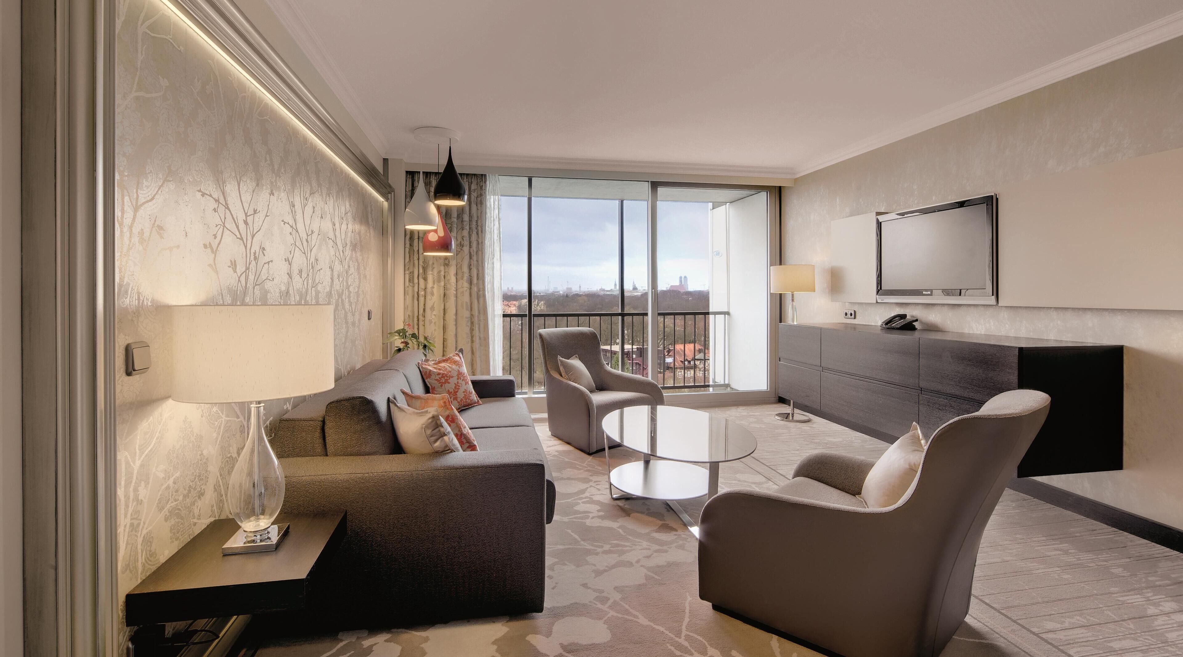 Suite, 1 King Bed, Non Smoking | Living area