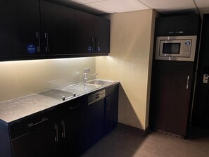 Presidential Suite, 1 King Bed, Non Smoking | Private kitchenette - Hilton Munich Park (Munich)